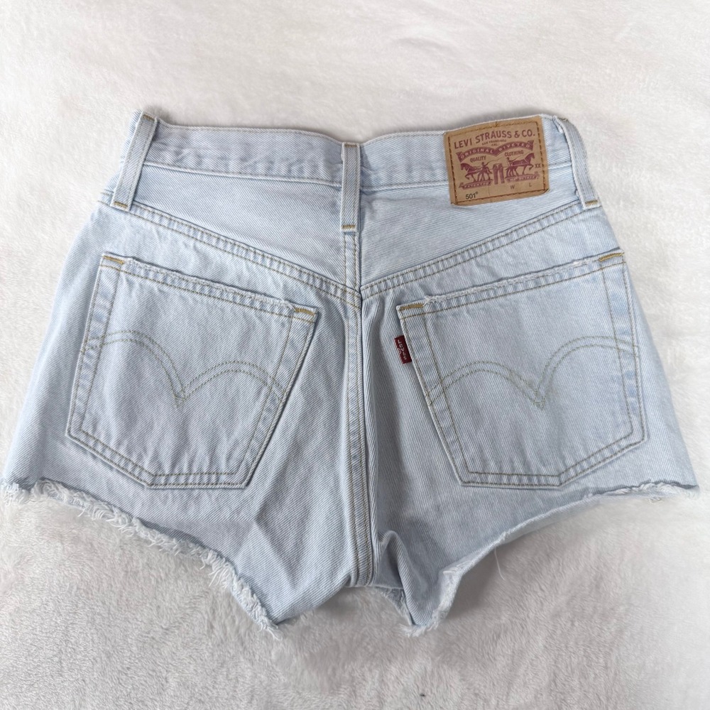 Levis 501 Original High Rise Light Wash Cut Off Denim Shorts Blue W24 56327-0239 - Picture 2 of 5